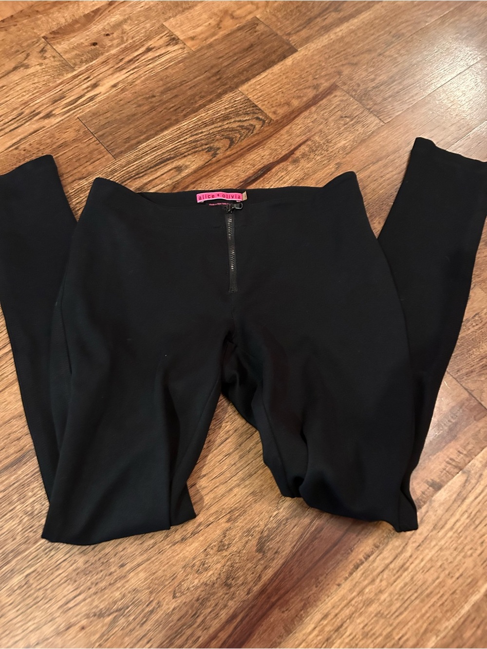 Alice + Olivia Black Women's Leggings with Front Zip Accent